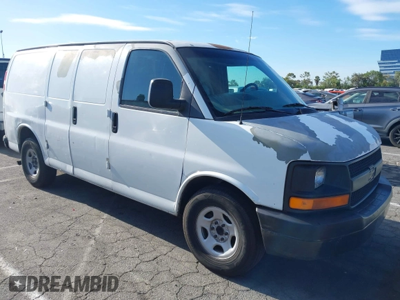 2004 Chevrolet Express Cargo z VIN 1GCFG15X241105110, wystawiony jako IAAI lot #42667123 z przebiegiem 143 147 mil mil oraz . Historia ofert i sprzedaży dostępna na DreamBid. Obrazek 1.