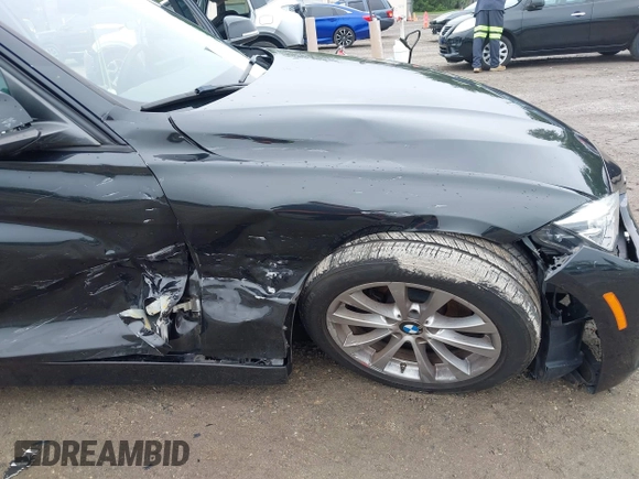 2018 BMW 3 Series 320i xDrive z VIN WBA8E5G59JNU46619, wystawiony jako IAAI lot #42279952 z przebiegiem 44 929 mil mil oraz . Historia ofert i sprzedaży dostępna na DreamBid. Obrazek 6.