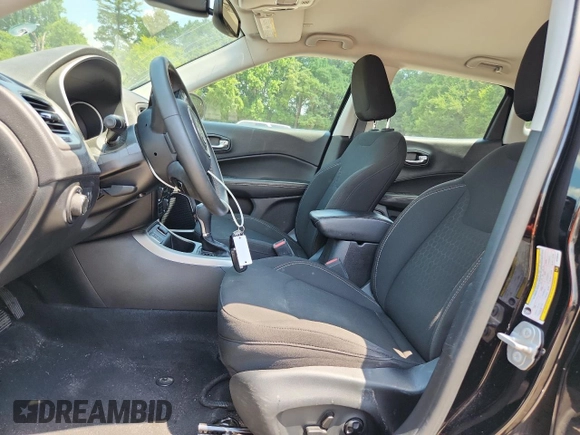 2021 Jeep Compass Sport z VIN 3C4NJCAB7MT588461, wystawiony jako Copart lot #61834045 z przebiegiem 114 732 mil mil oraz Szkoda całkowita • Salvage title. Historia ofert i sprzedaży dostępna na DreamBid. Obrazek 7.