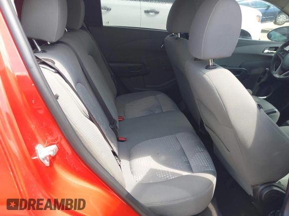 2012 Chevrolet Sonic LS z VIN 1G1JA6SH3C4116855, wystawiony jako IAAI lot #42513686 z przebiegiem Nie podano mil oraz . Historia ofert i sprzedaży dostępna na DreamBid. Obrazek 8.