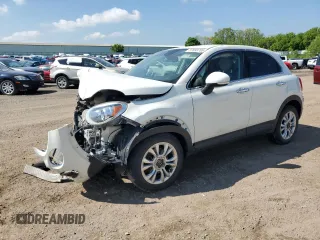 2016 FIAT 500X Lounge z VIN ZFBCFYDT3GP388974, wystawiony jako Copart lot #57033785 z przebiegiem 139 703 mil mil oraz Czysty tytuł • Clean title. Historia ofert i sprzedaży dostępna na DreamBid. Obrazek 1.