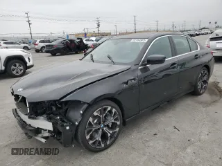 2025 BMW 3 Series 330i с VIN 3MW69CW02S8F11823, выставлен на аукционе Copart как лот 53164965 с пробегом 2 206 миль миль и Списание • Salvage title. История ставок и продаж доступна на DreamBid. Изображение 1.