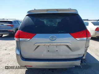 2011 Toyota Sienna XLE AAS with VIN 5TDYK3DCXBS172586, listed as a IAAI auction lot 41835992 with 203,599 mi miles. Bid and sale history available at carsss.com. Image 16.