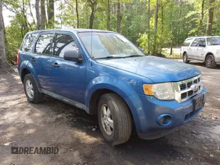 2010 Ford Escape XLS с VIN 1FMCU0C76AKB55227, выставлен на аукционе IAAI как лот 42103472 с пробегом 151 882 миль миль и . История ставок и продаж доступна на DreamBid. Изображение 1.