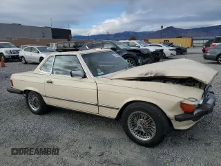 1986 Mercedes-Benz 560 SL with VIN WDBBA48D9GA042092, listed as a Copart auction lot 82438564 with 43,758 mi miles and Salvage Title. Bid and sale history available at DreamBid. Image 4.