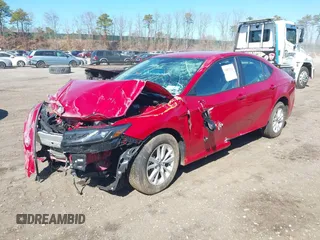 2025 Toyota Camry LE z VIN 4T1DBADK8SU004060, wystawiony jako IAAI lot #41891342 z przebiegiem 3 354 mil mil oraz . Historia ofert i sprzedaży dostępna na DreamBid. Obrazek 2.