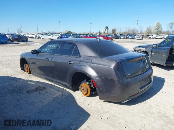 2016 Chrysler 300 S z VIN 2C3CCAGG8GH191481, wystawiony jako IAAI lot #41908050 z przebiegiem 174 575 mil mil oraz . Historia ofert i sprzedaży dostępna na DreamBid. Obrazek 3.