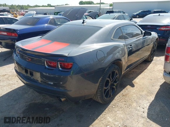 2010 Chevrolet Camaro 2LT z VIN 2G1FC1EV8A9183238, wystawiony jako IAAI lot #42547339 z przebiegiem 162 108 mil mil oraz . Historia ofert i sprzedaży dostępna na DreamBid. Obrazek 4.