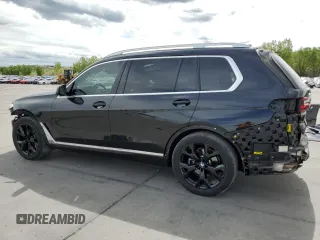 2022 BMW X7 xDrive40i z VIN 5UXCW2C01N9J33094, wystawiony jako Copart lot #57254975 z przebiegiem 26 145 mil mil oraz Szkoda całkowita • Salvage title. Historia ofert i sprzedaży dostępna na DreamBid. Obrazek 2.