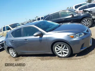 2014 Lexus CT 200h z VIN JTHKD5BH8E2190685, wystawiony jako IAAI lot #42235593 z przebiegiem 90 902 mil mil oraz . Historia ofert i sprzedaży dostępna na DreamBid. Obrazek 13.