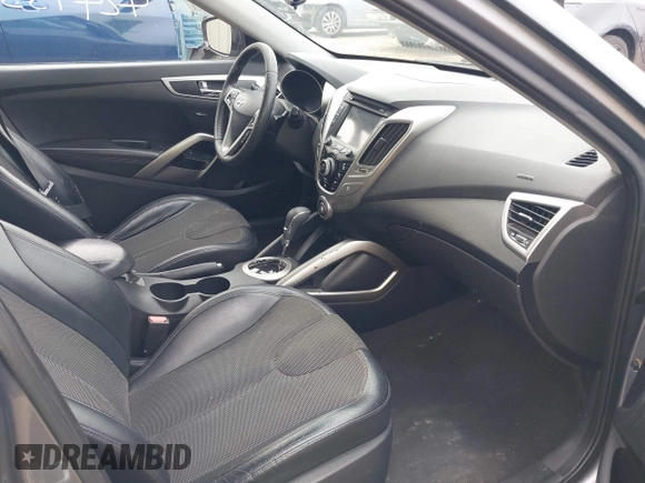 2012 Hyundai Veloster w/Gray Int z VIN KMHTC6ADXCU030284, wystawiony jako IAAI lot #42445394 z przebiegiem 156 536 mil mil oraz . Historia ofert i sprzedaży dostępna na DreamBid. Obrazek 5.