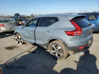 2023 Volvo XC40 Plus Bright Theme с VIN YV4L12UN8P2913418, выставлен на аукционе Copart как лот 88422125 с пробегом 27 447 миль миль и Списание • Salvage title. История ставок и продаж доступна на DreamBid. Изображение 2.