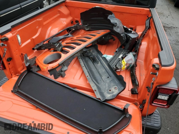 2020 Jeep Gladiator Rubicon z VIN 1C6JJTBG8LL156097, wystawiony jako Copart lot #53087525 z przebiegiem 70 252 mil mil oraz Szkoda całkowita • Salvage title. Historia ofert i sprzedaży dostępna na DreamBid. Obrazek 13.