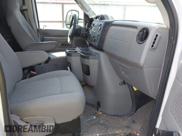 2014 Ford Econoline Cargo Commercial z VIN 1FTNS2EW9EDB03748, wystawiony jako IAAI lot #42574971 z przebiegiem 250 937 mil mil oraz . Historia ofert i sprzedaży dostępna na DreamBid. Obrazek 5.