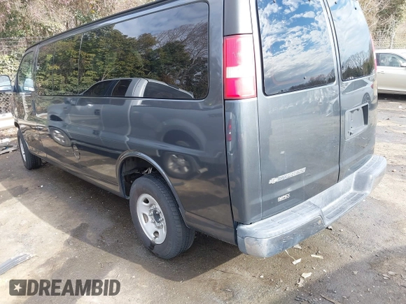 2014 Chevrolet Express Passenger LT z VIN 1GAZG1FG4E1177819, wystawiony jako IAAI lot #41422904 z przebiegiem 97 357 mil mil oraz . Historia ofert i sprzedaży dostępna na DreamBid. Obrazek 3.
