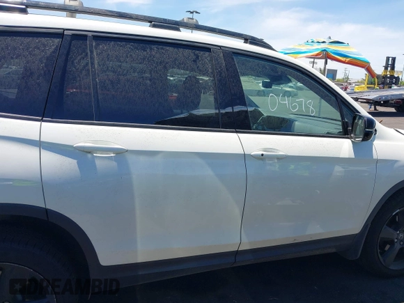 2019 Honda Passport Elite z VIN 5FNYF8H05KB009575, wystawiony jako IAAI lot #42804678 z przebiegiem 70 468 mil mil oraz . Historia ofert i sprzedaży dostępna na DreamBid. Obrazek 14.