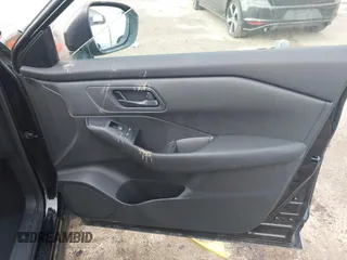 2024 Nissan Rogue S z VIN 5N1BT3AA7RC728592, wystawiony jako IAAI lot #42117877 z przebiegiem 25 299 mil mil oraz . Historia ofert i sprzedaży dostępna na DreamBid. Obrazek 5.