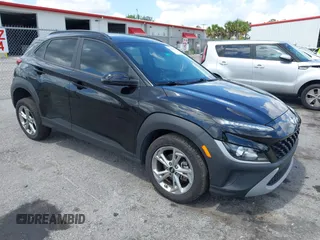 2022 Hyundai Kona SEL z VIN KM8K62AB1NU752160, wystawiony jako IAAI lot #42169605 z przebiegiem 58 505 mil mil oraz . Historia ofert i sprzedaży dostępna na DreamBid. Obrazek 1.