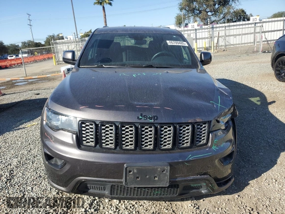 2018 Jeep Grand Cherokee Altitude with VIN 1C4RJEAG7JC512593, listed as a Copart auction lot 46709485 with 84,233 mi miles and Salvage Title. Bid and sale history available at carsss.com. Image 5.