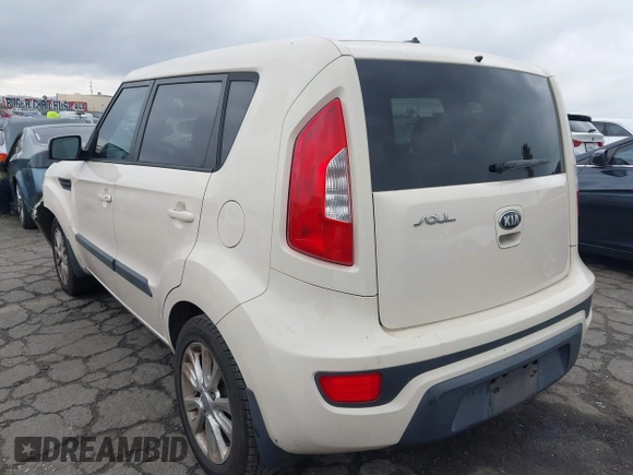 2013 Kia Soul + z VIN KNDJT2A63D7756770, wystawiony jako IAAI lot #41528323 z przebiegiem 124 423 mil mil oraz . Historia ofert i sprzedaży dostępna na DreamBid. Obrazek 3.
