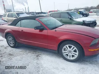 2008 Ford Mustang Deluxe with VIN 1ZVHT84NX85170490, listed as a IAAI auction lot 41608708 with 153,081 mi miles and . Bid and sale history available at carsss.com. Image 13.