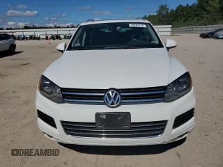2014 Volkswagen Touareg Lux z VIN WVGEF9BP4ED011436, wystawiony jako Copart lot #74207144 z przebiegiem 207 059 mil mil oraz Szkoda całkowita • Salvage title. Historia ofert i sprzedaży dostępna na DreamBid. Obrazek 5.