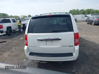 2010 Chrysler Town & Country Touring with VIN 2A4RR5D19AR188015, listed as a IAAI auction lot 41997283 with 172,877 mi miles. Bid and sale history available at carsss.com. Image 16.