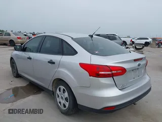 2017 Ford Focus S z VIN 1FADP3E28HL210368, wystawiony jako IAAI lot #42260711 z przebiegiem 69 067 mil mil oraz . Historia ofert i sprzedaży dostępna na DreamBid. Obrazek 3.