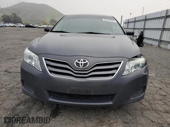 2010 Toyota Camry z VIN 4T1BF3EK4AU075728, wystawiony jako Copart lot #53167255 z przebiegiem 177 346 mil mil oraz Szkoda całkowita • Salvage title. Historia ofert i sprzedaży dostępna na DreamBid. Obrazek 5.