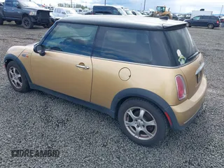 2005 MINI Hardtop with VIN WMWRC33555TK61361, listed as a IAAI auction lot 41940037 with 145,028 mi miles and . Bid and sale history available at DreamBid. Image 3.