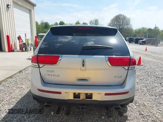 2011 Lincoln MKX with VIN 2LMDJ6JK6BBJ24034, listed as a IAAI auction lot 42006915 with 141,755 mi miles. Bid and sale history available at carsss.com. Image 17.