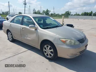 2004 Toyota Camry LE z VIN 4T1BE32KX4U902160, wystawiony jako IAAI lot #42395682 z przebiegiem 208 325 mil mil oraz . Historia ofert i sprzedaży dostępna na DreamBid. Obrazek 1.