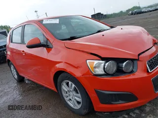 2012 Chevrolet Sonic LS z VIN 1G1JA6SH0C4151207, wystawiony jako IAAI lot #42268757 z przebiegiem 171 627 mil mil oraz . Historia ofert i sprzedaży dostępna na DreamBid. Obrazek 12.