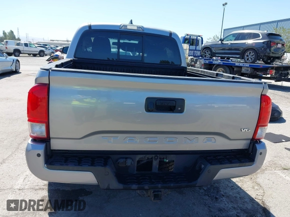 2016 Toyota Tacoma SR5 z VIN 3TMAZ5CNXGM019256, wystawiony jako IAAI lot #42294477 z przebiegiem 123 680 mil mil oraz . Historia ofert i sprzedaży dostępna na DreamBid. Obrazek 16.