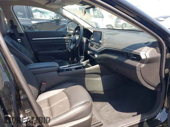 2024 Nissan Altima SR z VIN 1N4BL4CV0RN350796, wystawiony jako IAAI lot #41565832 z przebiegiem 13 078 mil mil oraz . Historia ofert i sprzedaży dostępna na DreamBid. Obrazek 5.
