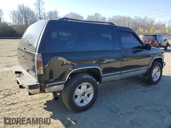 1998 Chevrolet Tahoe z VIN 3GNEK18R9WG123185, wystawiony jako Copart lot #53020915 z przebiegiem 310 261 mil mil oraz Nie do naprawy • Non repairable. Historia ofert i sprzedaży dostępna na DreamBid. Obrazek 3.