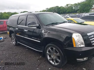 2008 Cadillac Escalade ESV z VIN 1GYFK66868R157098, wystawiony jako IAAI lot #42147341 z przebiegiem 177 624 mil mil oraz . Historia ofert i sprzedaży dostępna na DreamBid. Obrazek 13.