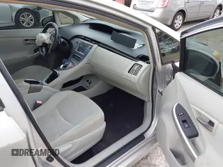 2013 Toyota Prius One z VIN JTDKN3DU6D1724266, wystawiony jako IAAI lot #41188620 z przebiegiem 271 903 mil mil oraz . Historia ofert i sprzedaży dostępna na DreamBid. Obrazek 5.