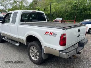 2010 Ford F-350 z VIN 1FTWX3BR4AEA62265, wystawiony jako Copart lot #57976805 z przebiegiem 143 041 mil mil oraz Czysty tytuł • Clean title. Historia ofert i sprzedaży dostępna na DreamBid. Obrazek 3.