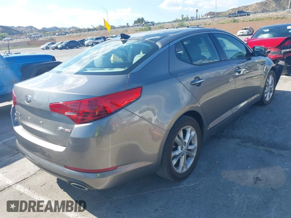 2013 Kia Optima EX z VIN 5XXGN4A70DG252497, wystawiony jako IAAI lot #42145025 z przebiegiem 90 867 mil mil oraz . Historia ofert i sprzedaży dostępna na DreamBid. Obrazek 4.