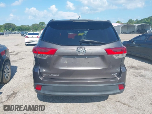 2017 Toyota Highlander XLE with VIN 5TDKZRFH6HS205427, listed as a IAAI auction lot 42581825 with Not provided miles and . Bid and sale history available at DreamBid. Image 17.