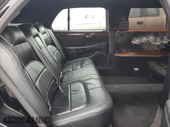 2005 Cadillac DeVille Limousine z VIN 1GEEH90Y05U550363, wystawiony jako Copart lot #55697945 z przebiegiem 47 196 mil mil oraz Czysty tytuł • Clean title. Historia ofert i sprzedaży dostępna na DreamBid. Obrazek 10.