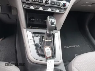 2020 Hyundai Elantra Value Edition z VIN KMHD84LF5LU015393, wystawiony jako IAAI lot #41510766 z przebiegiem 46 452 mil mil oraz . Historia ofert i sprzedaży dostępna na DreamBid. Obrazek 11.
