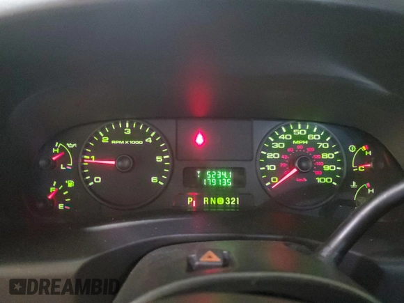 2006 Ford F-250 XL z VIN 1FTSW21526EA83990, wystawiony jako Copart lot #47279325 z przebiegiem 179 135 mil mil oraz Szkoda całkowita • Salvage title. Historia ofert i sprzedaży dostępna na DreamBid. Obrazek 9.