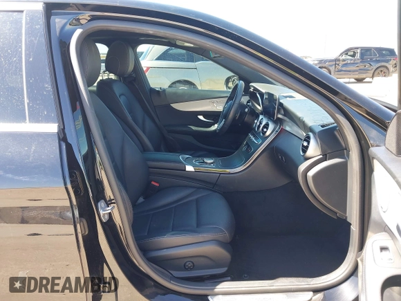 2021 Mercedes-Benz C 300 z VIN W1KWF8DB0MR618283, wystawiony jako IAAI lot #42084388 z przebiegiem 66 565 mil mil oraz . Historia ofert i sprzedaży dostępna na DreamBid. Obrazek 5.