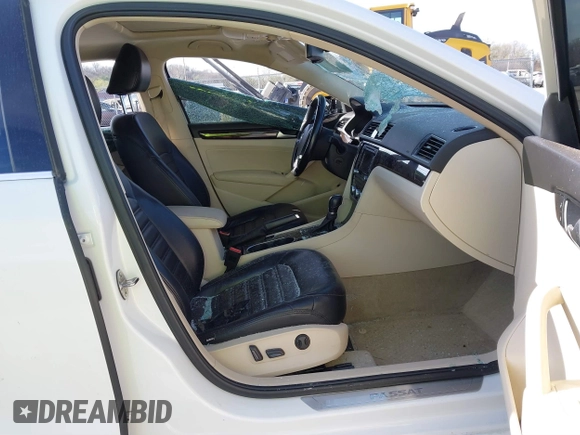 2015 Volkswagen Passat 2.0L TDI SEL Premium with VIN 1VWCV7A32FC057871, listed as a IAAI auction lot 41833501 with 151,754 mi miles. Bid and sale history available at carsss.com. Image 5.