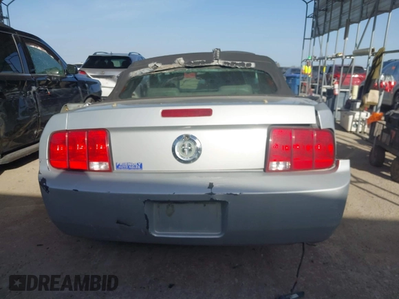 2007 Ford Mustang Deluxe with VIN 1ZVFT84N375205957, listed as a IAAI auction lot 41728914 with Not Provided miles and . Bid and sale history available at carsss.com. Image 16.