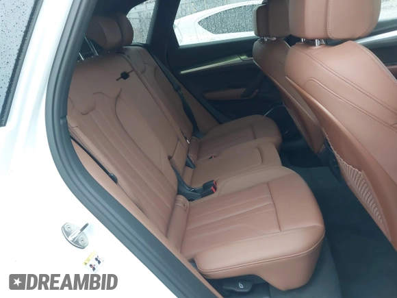 2025 Audi Q5 S line Premium z VIN WA1GAAFY2S2029189, wystawiony jako IAAI lot #41576981 z przebiegiem 1595 mil mil oraz . Historia ofert i sprzedaży dostępna na DreamBid. Obrazek 8.