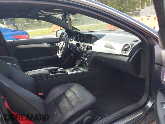 2014 Mercedes-Benz C 250 z VIN WDDGJ4HB9EG224400, wystawiony jako IAAI lot #42054054 z przebiegiem 40 200 mil mil oraz . Historia ofert i sprzedaży dostępna na DreamBid. Obrazek 5.