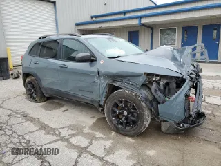 2014 Jeep Cherokee Trailhawk z VIN 1C4PJMBS1EW284275, wystawiony jako Copart lot #80191034 z przebiegiem 105 398 mil mil oraz Szkoda całkowita • Salvage title. Historia ofert i sprzedaży dostępna na DreamBid. Obrazek 4.